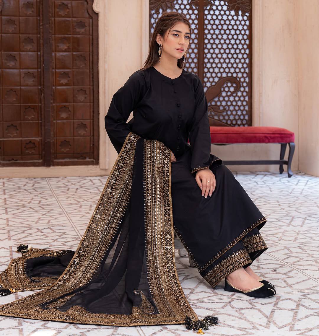 Regal Black & Bronze Embroidered Silhouette